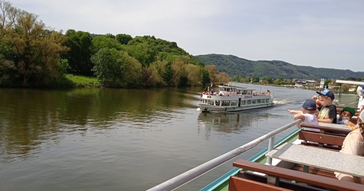 Ausflugschiff Ausflugschiff auf der Mosel